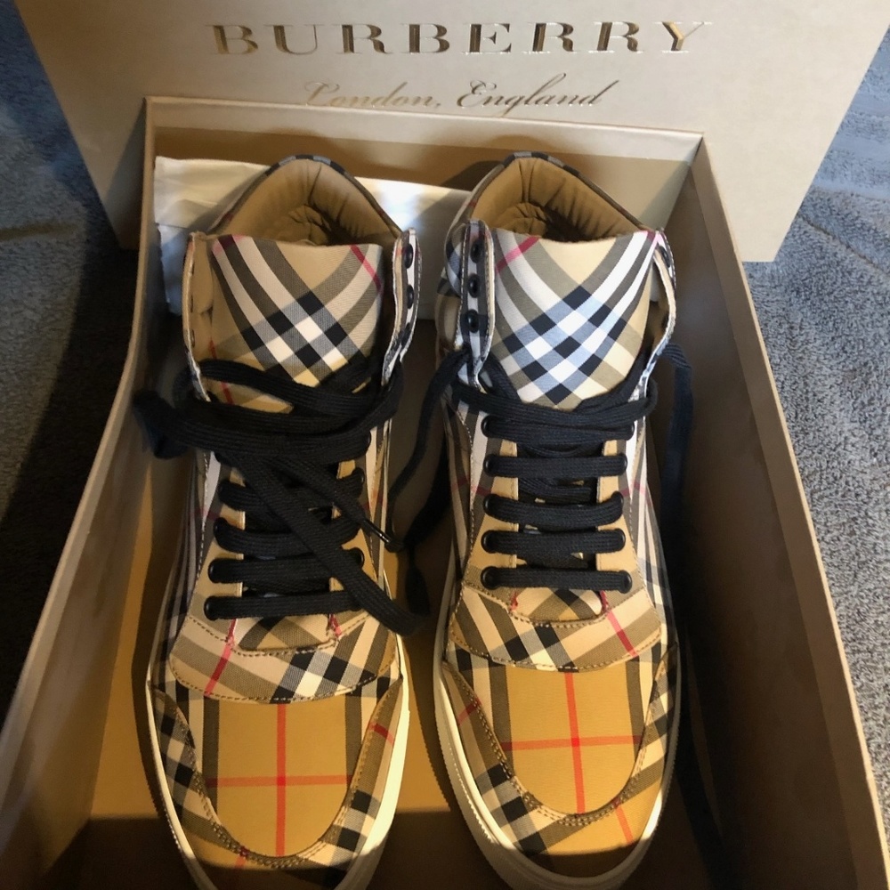 Men's Burberry Shoes - Picture 4 of 4